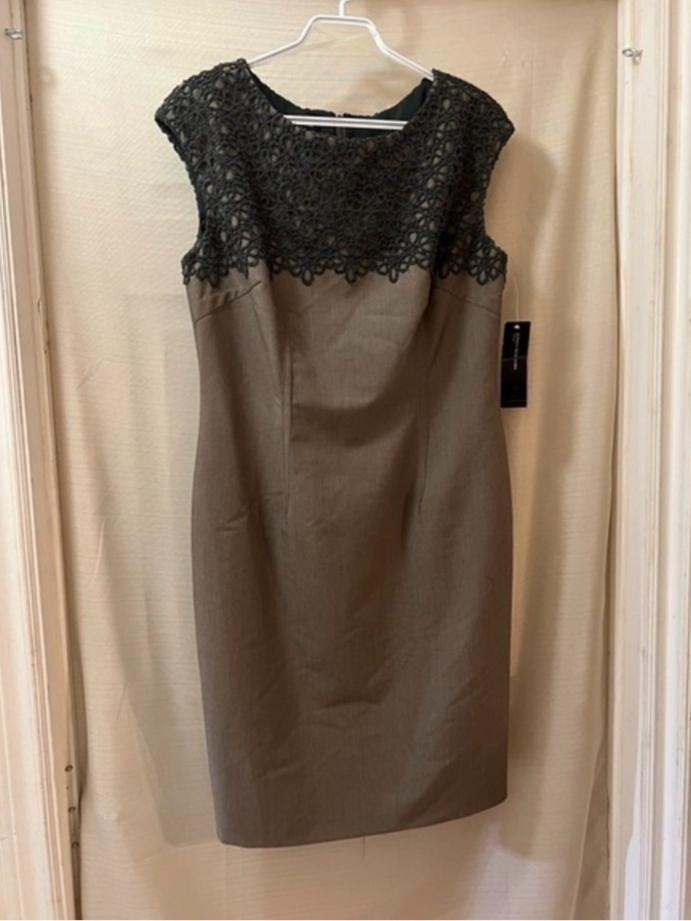 Jones New York Embroidered Neck Sheath Dress Taupe Size 12 NWT Chic Fitted